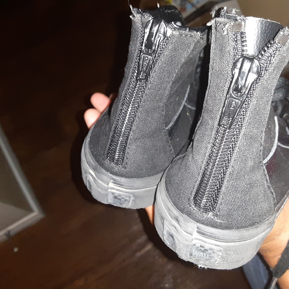 Vans - Picture 2 of 4